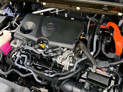 Used 2022 Toyota Venza XLE AWD/4WD image 31