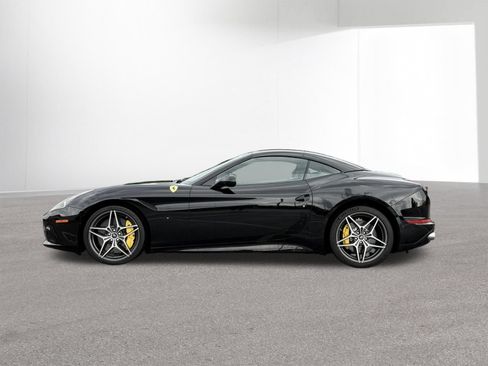 Used 2015 Ferrari California T RWD image 2