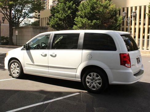 Used 2016 Dodge Grand Caravan SE w/ Quick Order Package 29E SE FWD image 9