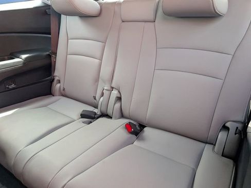 Used 2018 Honda Pilot Touring image 14