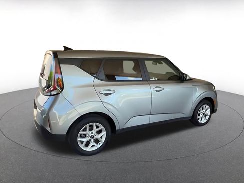 Used 2025 Kia Soul LX w/ LX Technology Package FWD image 14
