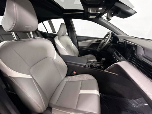 Used 2025 Toyota Camry SE image 44