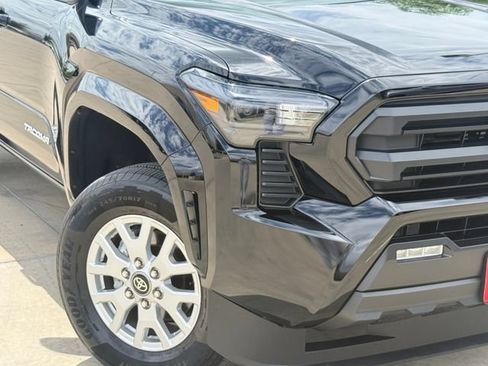 Used 2026 Toyota Tacoma SR5 AWD/4WD image 3