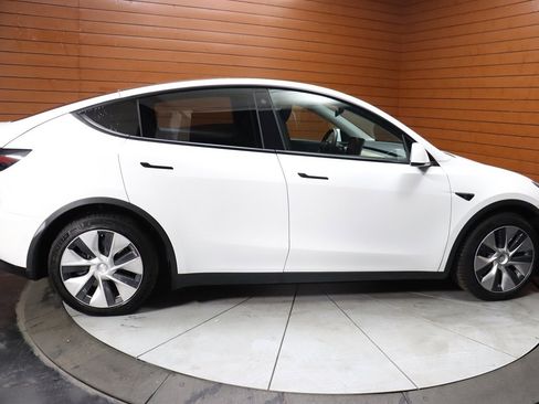 Used 2023 Tesla Model Y Long Range image 15