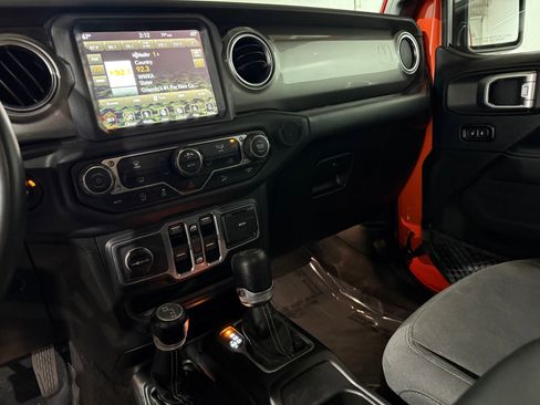 Used 2018 Jeep Wrangler Unlimited Sahara image 24