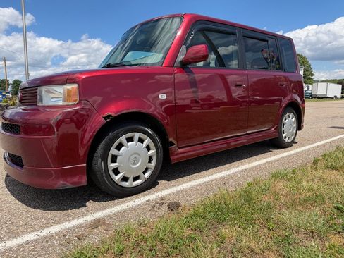 Used 2006 Scion xB FWD image 3