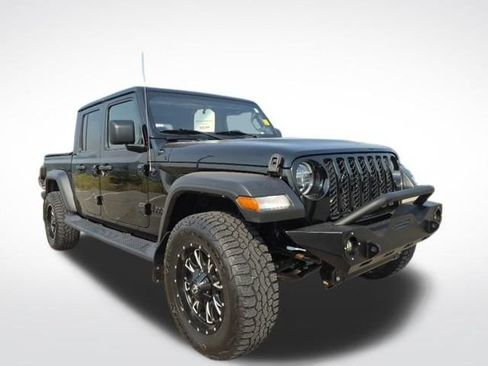 Used 2020 Jeep Gladiator Sport w/ Technology Group AWD/4WD image 3