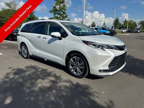 Used 2023 Toyota Sienna Platinum FWD image 6