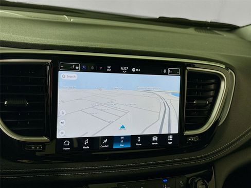 New 2026 Chrysler Pacifica Limited w/ Trailer Tow Group image 8