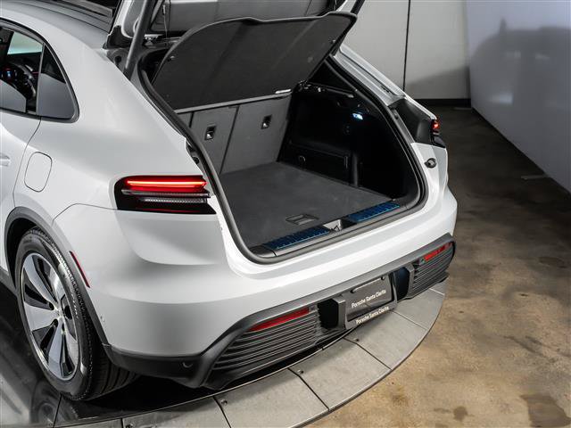 Used 2026 Porsche Macan Electric RWD image 34