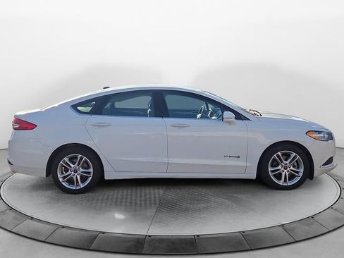 Used 2018 Ford Fusion SE FWD image 6
