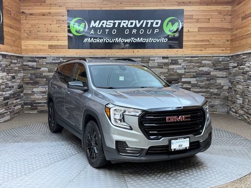 Used 2023 GMC Terrain SLE w/ Driver Convenience Package AWD/4WD image 3