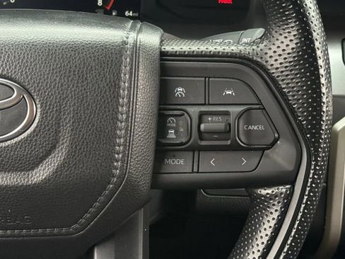 Used 2025 Toyota Tacoma SR5 AWD/4WD image 16