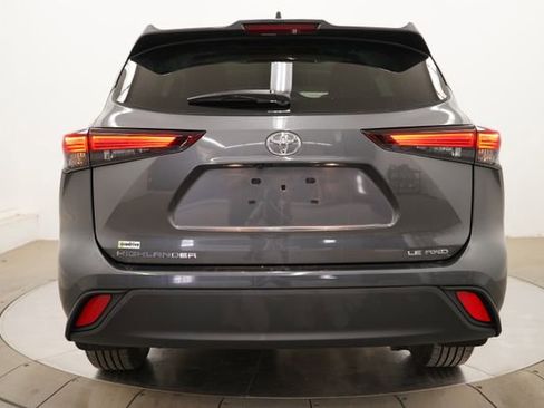 Used 2025 Toyota Highlander LE AWD/4WD image 6