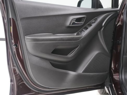 Used 2022 Chevrolet Trax LT w/ LPO, Cargo Package image 13