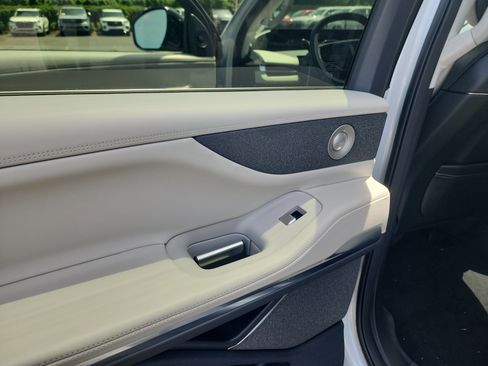 New 2026 Lincoln Navigator L Reserve AWD/4WD image 19