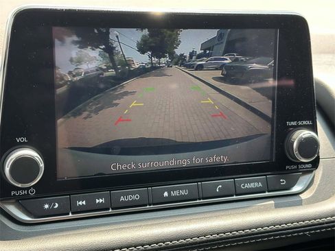 Used 2022 Nissan Rogue S image 9