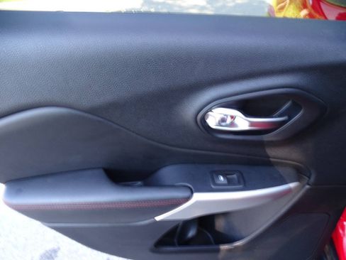 Used 2017 Jeep Cherokee 4WD Trailhawk w/ Cold Weather Group image 31