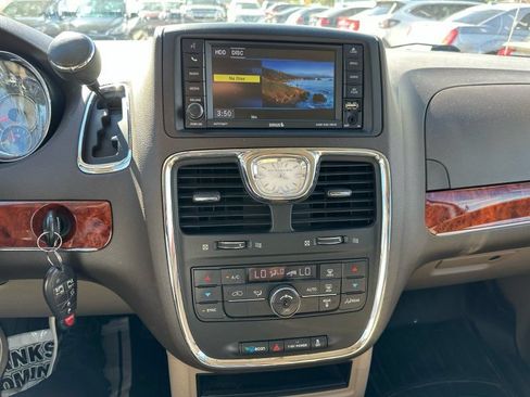 Used 2016 Chrysler Town & Country Touring FWD image 24