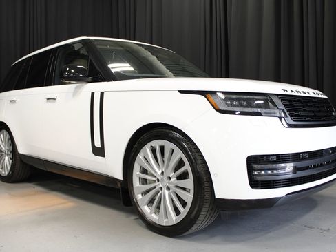 Used 2025 Land Rover Range Rover SE AWD/4WD image 10