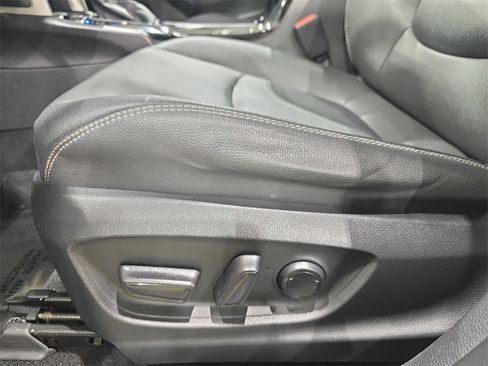 Used 2022 Toyota Corolla Cross XLE w/ Convenience Package image 29