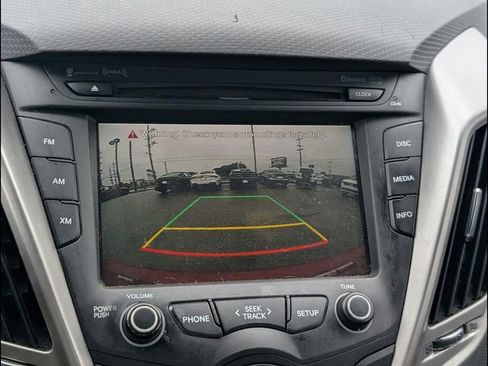 Used 2016 Hyundai Veloster FWD image 10