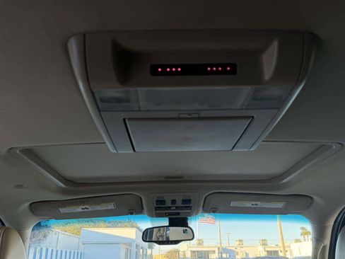 Used 2007 Chevrolet Suburban LTZ w/ LTZ Preferred Equipment Group image 19