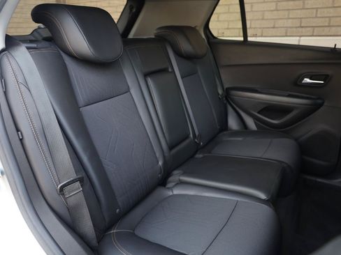 Used 2021 Chevrolet Trax LT w/ LT Convenience Package FWD image 27