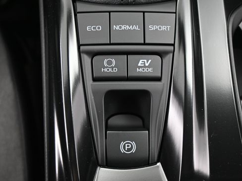 Used 2025 Toyota Camry LE w/ Convenience Package image 12