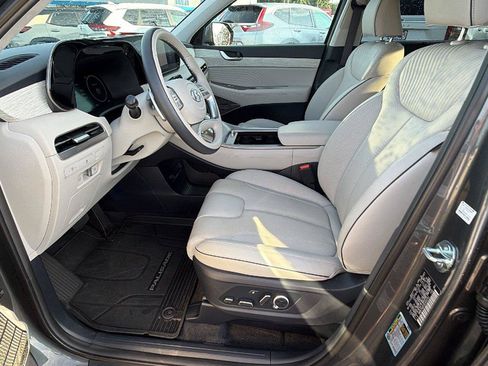 Used 2025 Hyundai Palisade Calligraphy FWD image 16