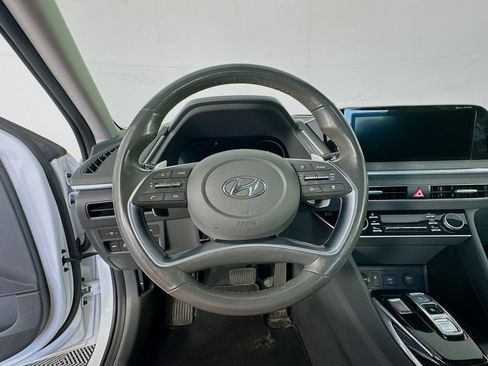 Used 2021 Hyundai Sonata Limited w/ Preferred Accessory Package FWD image 11