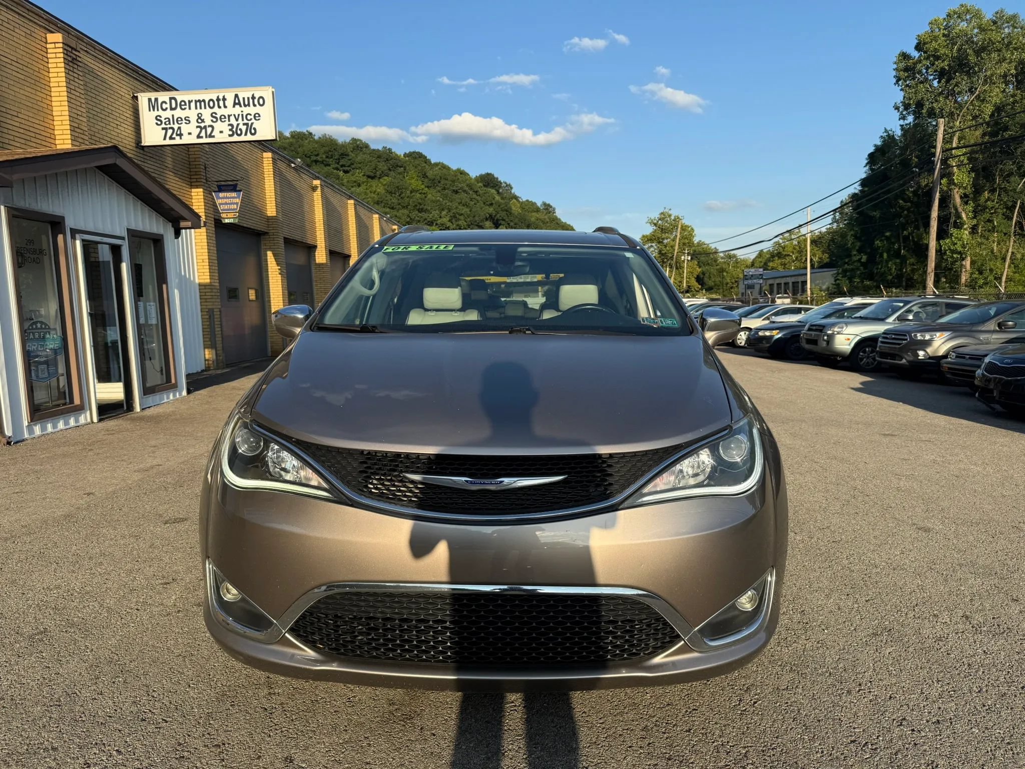 Used 2017 Chrysler Pacifica Limited w/ UConnect Theater Package FWD image 5