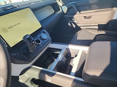 New 2026 Land Rover Defender 110 X-Dynamic SE AWD/4WD image 14