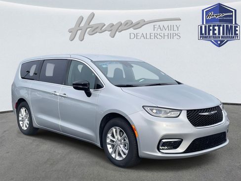 New 2026 Chrysler Pacifica Select image 1