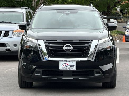 Used 2025 Nissan Pathfinder SV AWD/4WD image 9