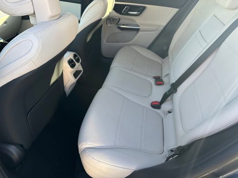 Used 2023 Mercedes-Benz GLC 300 4MATIC image 26