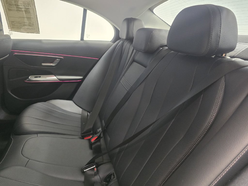 Used 2025 Mercedes-Benz E 350 Sedan image 13