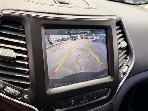 Used 2021 Jeep Cherokee Latitude Lux w/ Sun & Sound Group AWD/4WD image 24