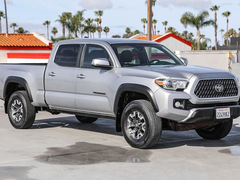 Certified 2018 Toyota Tacoma TRD Off-Road w/ Technology Package AWD/4WD image 4