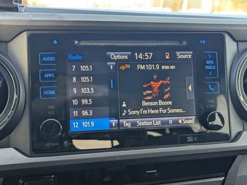 Used 2017 Toyota Tacoma TRD Off-Road image 15