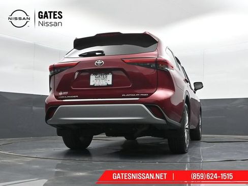 Used 2021 Toyota Highlander Platinum AWD/4WD image 42