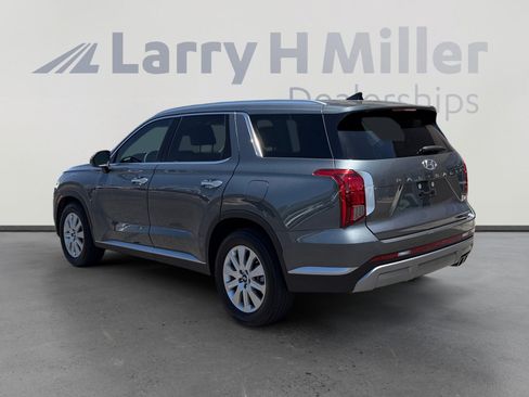 Used 2025 Hyundai Palisade SEL FWD image 3