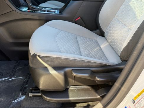 Used 2018 Chevrolet Equinox LS image 12