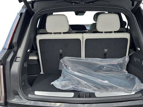 New 2026 Cadillac Vistiq Sport image 13