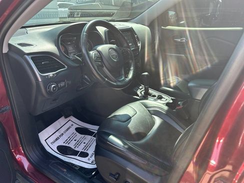 Used 2019 Jeep Cherokee Limited FWD image 13