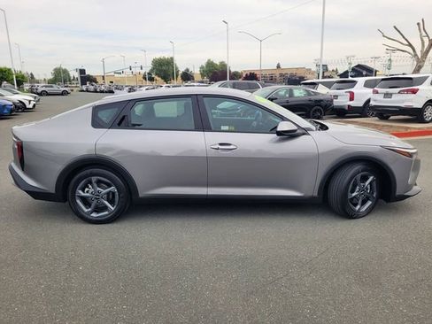 Used 2025 Kia K4 LXS image 3