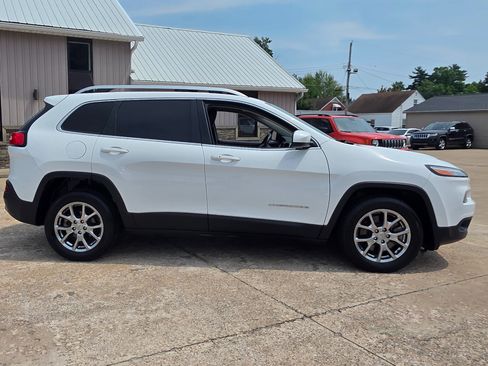 Used 2018 Jeep Cherokee Latitude Plus image 21