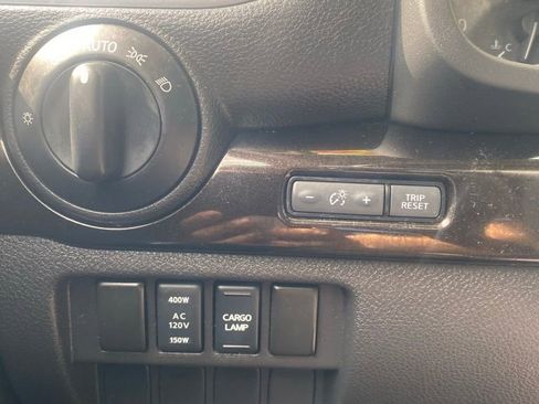 Used 2018 Nissan Titan SV w/ SV Convenience Package image 55