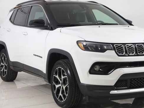 Used 2025 Jeep Compass Limited image 39