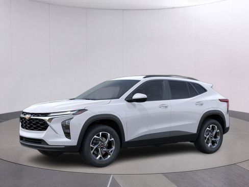 New 2026 Chevrolet Trax LT w/ Driver Confidence Package FWD image 2